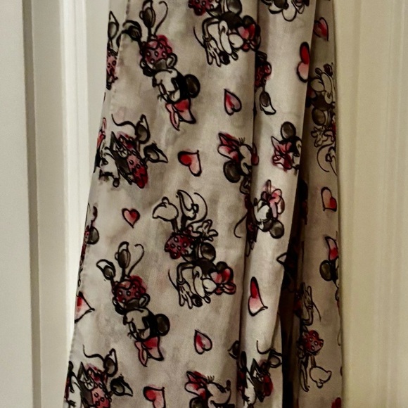 Disney Parks Gray and Pink Minnie Mouse Hearts Sketch Print Scarf A00310 - Picture 2 of 4